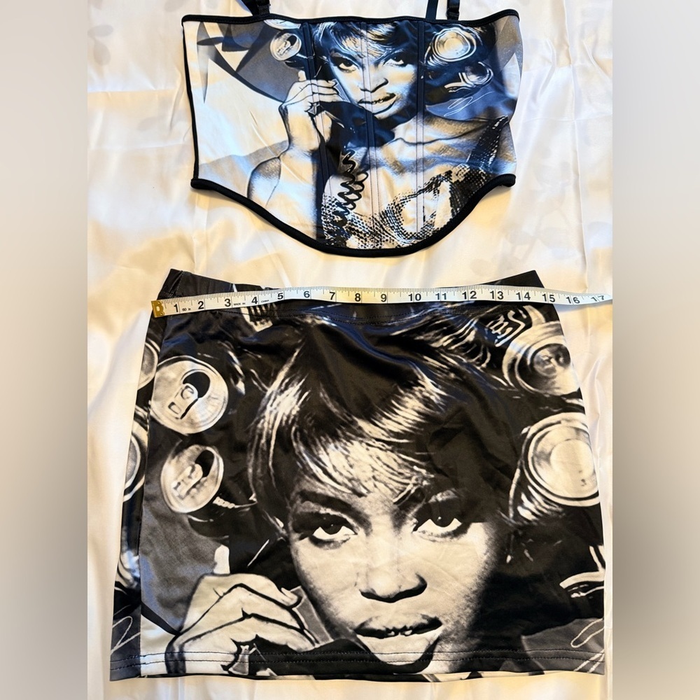 Retro Graphic Print Corset + Mini Skirt Set 🖤
Size: L - Picture 2 of 6